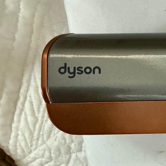 BRAND NEW Dyson Airstrait (Nickel/Copper) - Picture 6 of 6